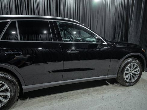 Used 2026 Mercedes-Benz GLC 300 image 4