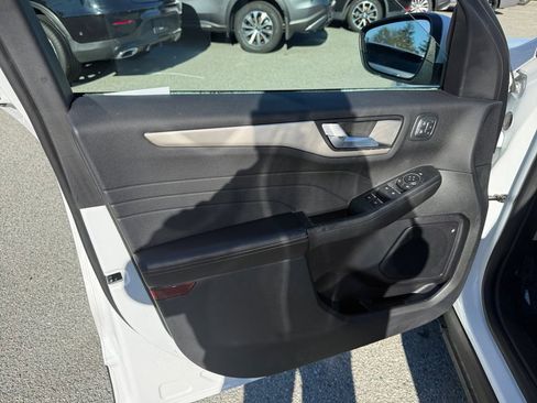 Used 2022 Ford Escape SEL w/ Technology Package image 11