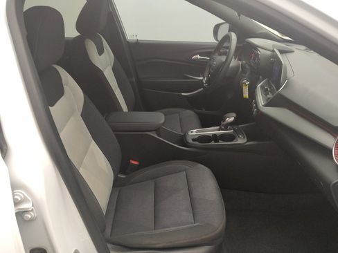 Used 2024 Chevrolet Trax RS w/ Sunroof Package FWD image 21
