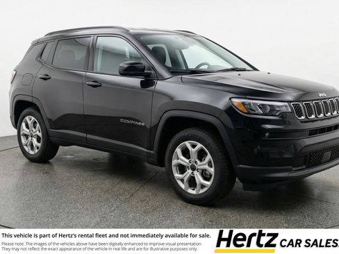 Used 2025 Jeep Compass Latitude image 1