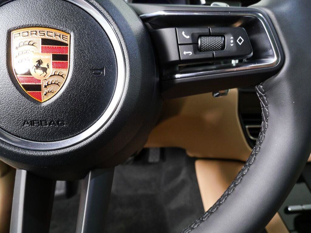 Certified 2026 Porsche Macan AWD/4WD image 11