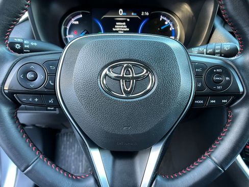 Used 2021 Toyota RAV4 SE image 14