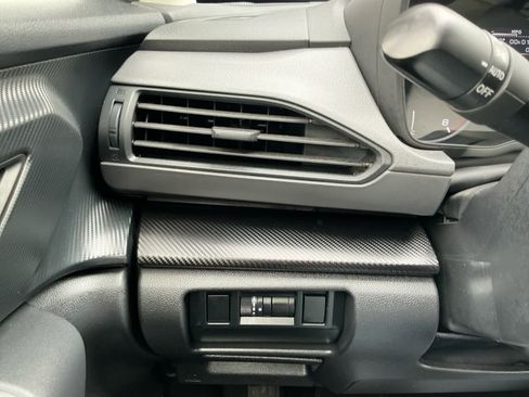 Used 2024 Subaru Crosstrek 2.0i Premium image 17