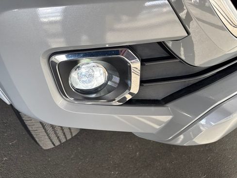 Used 2020 Toyota Tacoma Limited AWD/4WD image 13