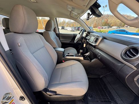 Used 2018 Toyota Tacoma SR5 image 18