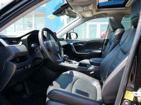Used 2022 Toyota RAV4 XLE Premium AWD/4WD image 7