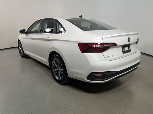 Used 2023 Volkswagen Jetta SE FWD image 5