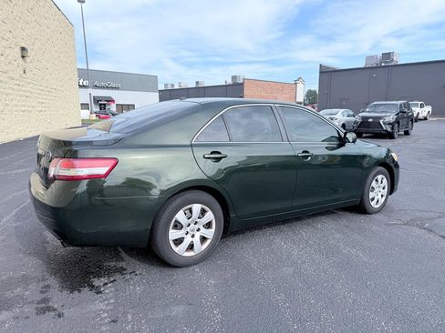 Used 2010 Toyota Camry SE FWD image 5