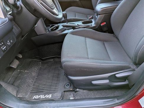 Used 2018 Toyota RAV4 LE image 14