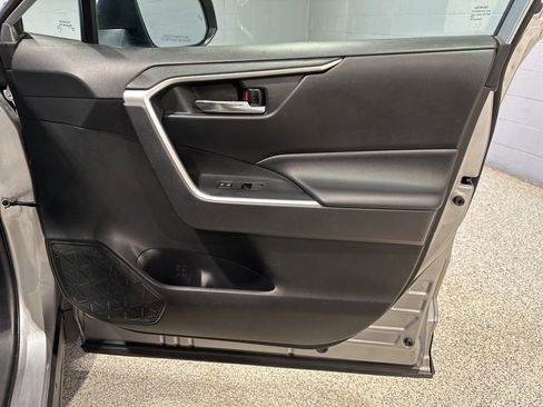 Used 2020 Toyota RAV4 XLE w/ Convenience Package image 17