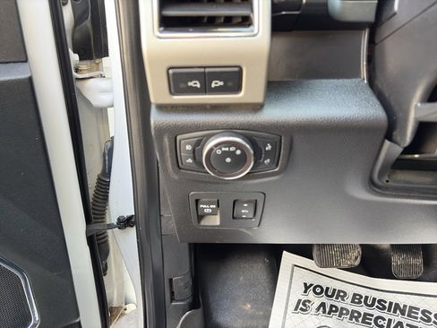 Used 2019 Ford F150 Lariat image 12