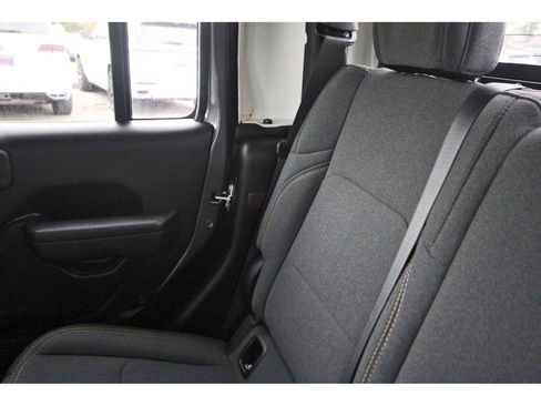 Used 2024 Jeep Gladiator Sport image 14