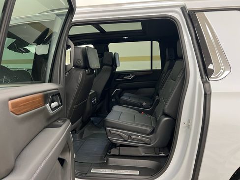 New 2026 GMC Yukon XL Denali w/ Advanced Technology Package AWD/4WD image 9