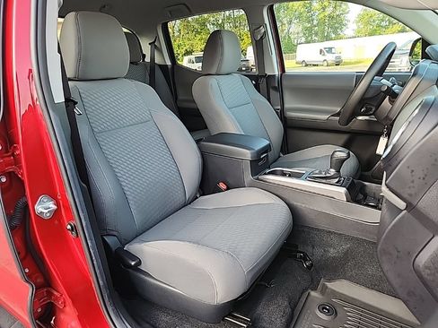 Used 2022 Toyota Tacoma SR5 AWD/4WD image 37