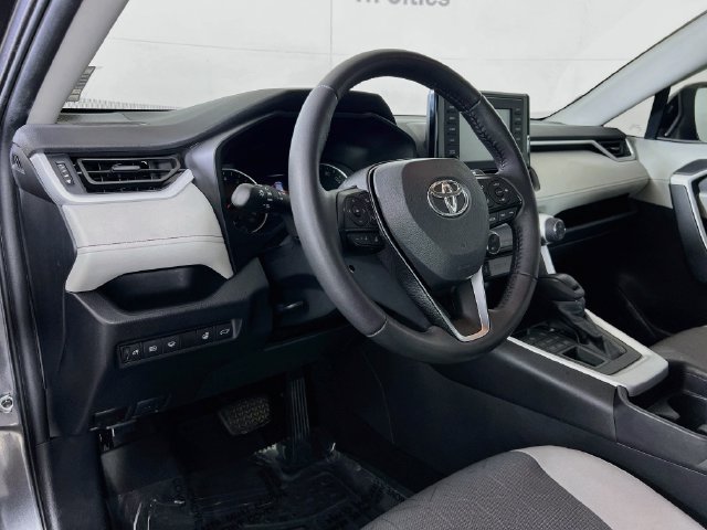 Used 2021 Toyota RAV4 XLE w/ Convenience Package AWD/4WD image 4
