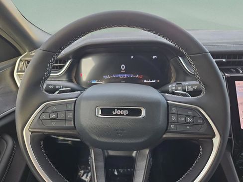New 2025 Jeep Grand Cherokee Limited RWD image 22