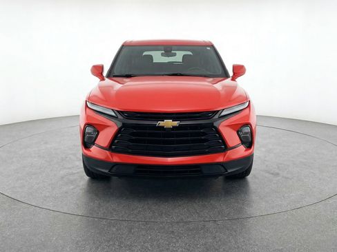 Used 2025 Chevrolet Blazer LT FWD image 2