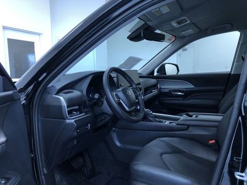 Certified 2025 Toyota Grand Highlander AWD image 11