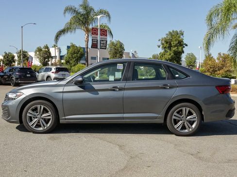 Used 2024 Volkswagen Jetta SE FWD image 7
