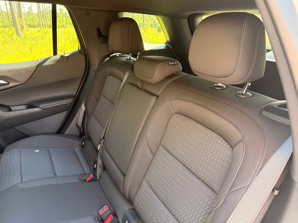 New 2027 Chevrolet Equinox LT w/ Safety and Technology Package FWD image 27