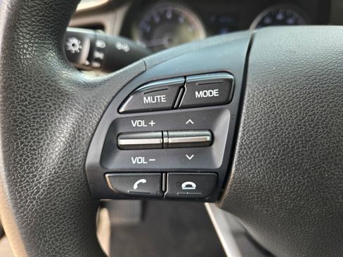Used 2020 Hyundai Elantra SE FWD image 11