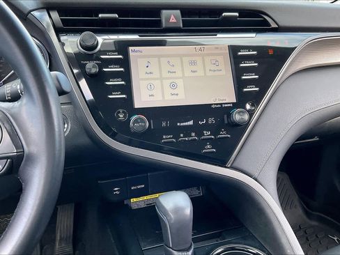 Used 2019 Toyota Camry SE image 6