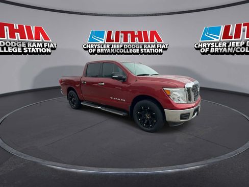 Used 2018 Nissan Titan SV AWD/4WD image 2