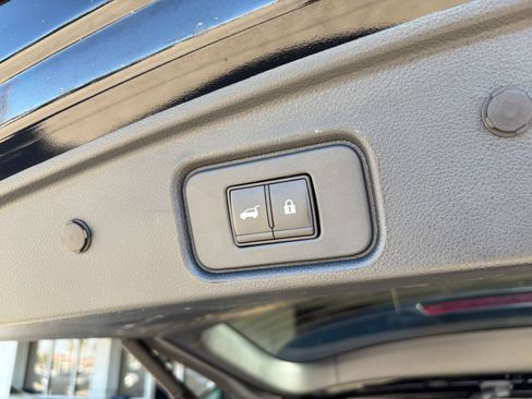 Used 2025 Nissan Pathfinder SV FWD image 22
