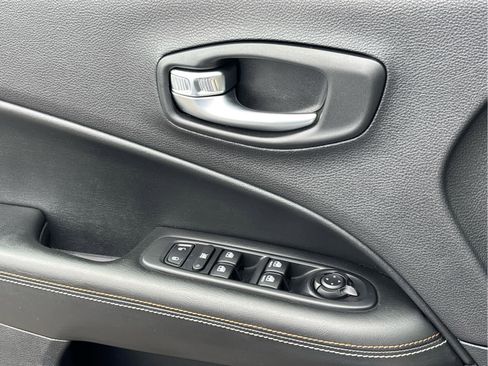 Used 2019 Jeep Compass Latitude w/ Popular Equipment Group image 17