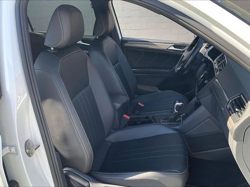 Certified 2022 Volkswagen Tiguan SE R-Line FWD image 6