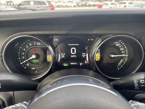 Used 2022 Jeep Wrangler Unlimited Sahara w/ Cold Weather Group image 11