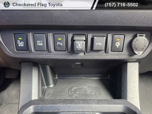 Used 2020 Toyota Tacoma TRD Off-Road w/ TRD Premium Off Road Package AWD/4WD image 19