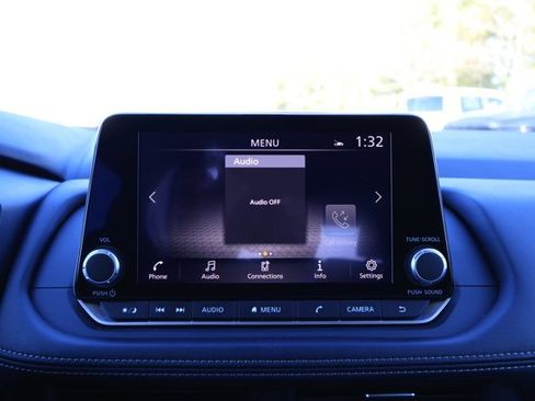 Used 2024 Nissan Rogue SV image 16