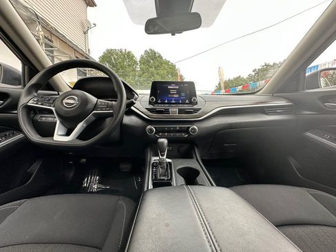 Used 2025 Nissan Altima 2.5 SV FWD image 28
