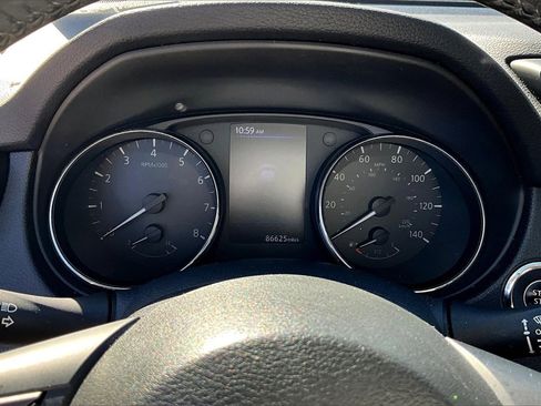 Used 2018 Nissan Rogue SV image 18