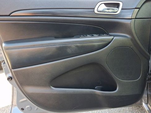 Used 2020 Jeep Grand Cherokee Altitude image 14