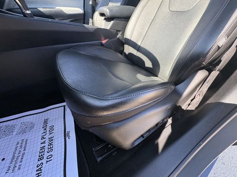 Used 2023 Jeep Compass Latitude w/ Sun and Sound Group AWD/4WD image 32