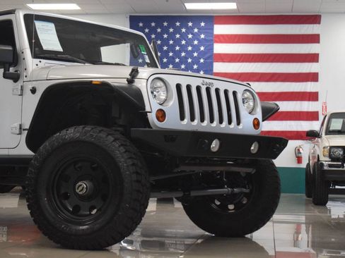 Used 2011 Jeep Wrangler Rubicon w/ Trailer Tow Group AWD/4WD image 4