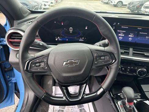 Used 2024 Chevrolet Trax RS w/ Sunroof Package image 24