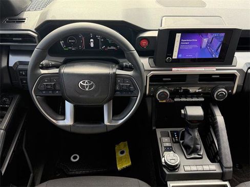 Certified 2025 Toyota 4Runner TRD Off-Road image 9