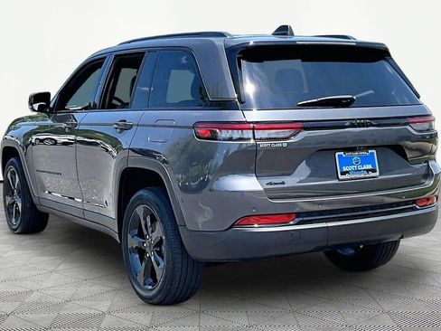 Used 2023 Jeep Grand Cherokee Altitude AWD/4WD image 5