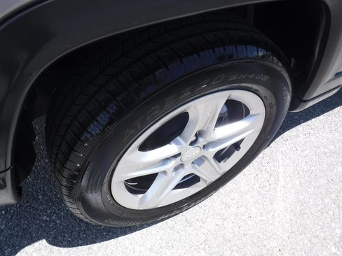 Used 2024 Jeep Compass Latitude AWD/4WD image 4