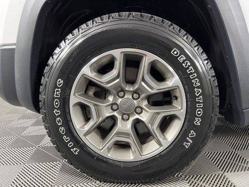 Used 2022 Jeep Cherokee Trailhawk w/ Sound & Nav Group image 9