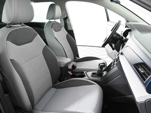 Certified 2022 Volkswagen Taos SE FWD image 11