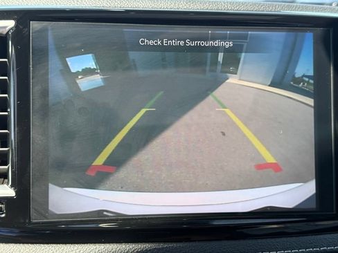 Used 2025 Chrysler Pacifica Limited FWD image 25