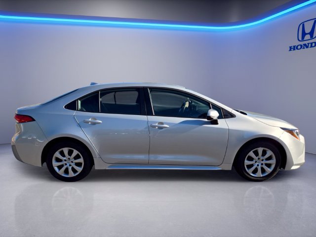 Used 2026 Toyota Corolla LE FWD image 3
