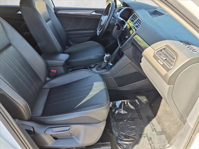 Used 2024 Volkswagen Tiguan SE AWD/4WD image 27