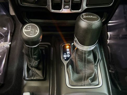 Used 2024 Jeep Gladiator Sport AWD/4WD image 14