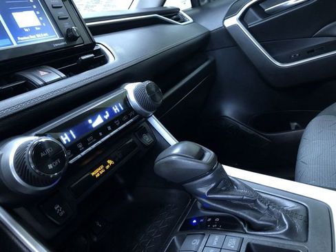 Certified 2020 Toyota RAV4 XLE image 29