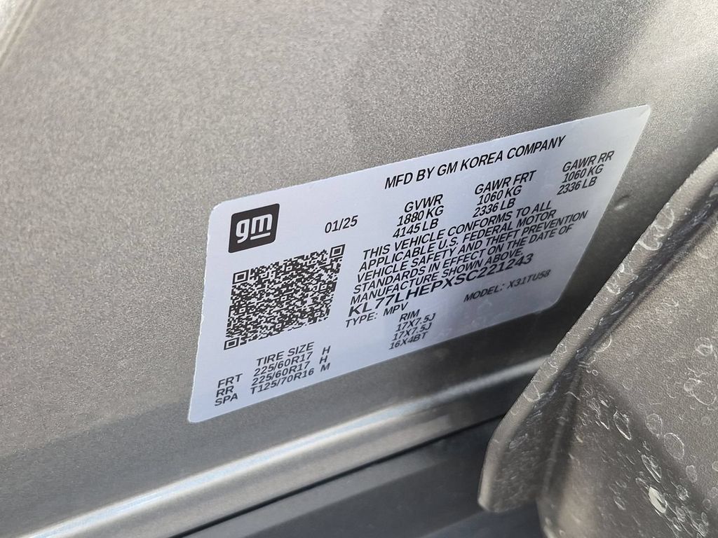 Used 2025 Chevrolet Trax LT FWD image 35